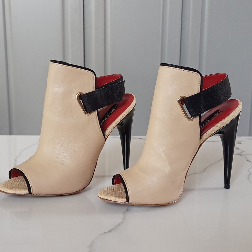 NWT Charles Jourdan Heels